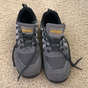 Woman’s steel toe safety shoes